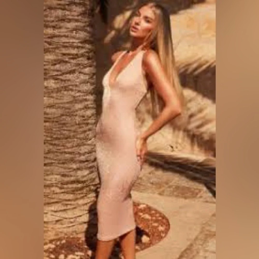 OH POLLY Plunge Neck Halter MIDI Dress In Rose Gold NWT - Picture 5 of 16